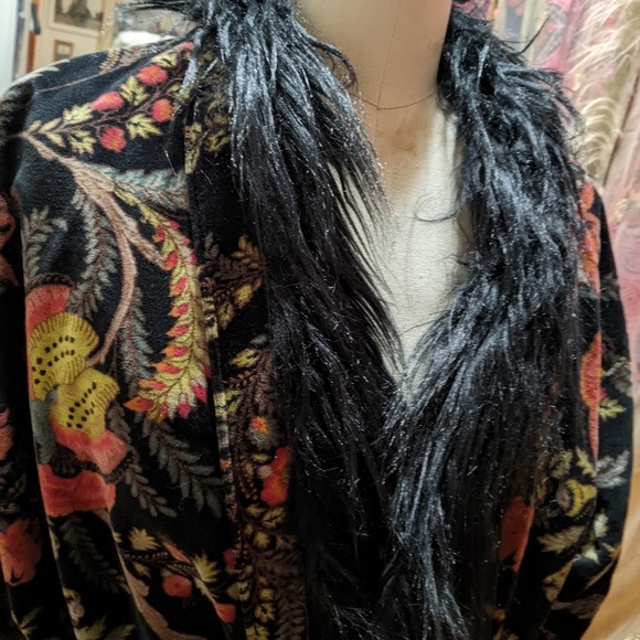 Velvet Coat/Kimono - Picture 2 of 4